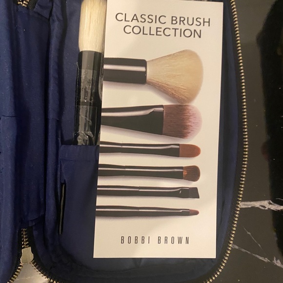 Bobbi Brown Classic Brush Set - NEVER USED - Picture 2 of 4